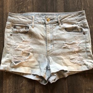 American Eagle high-waisted distresses denim